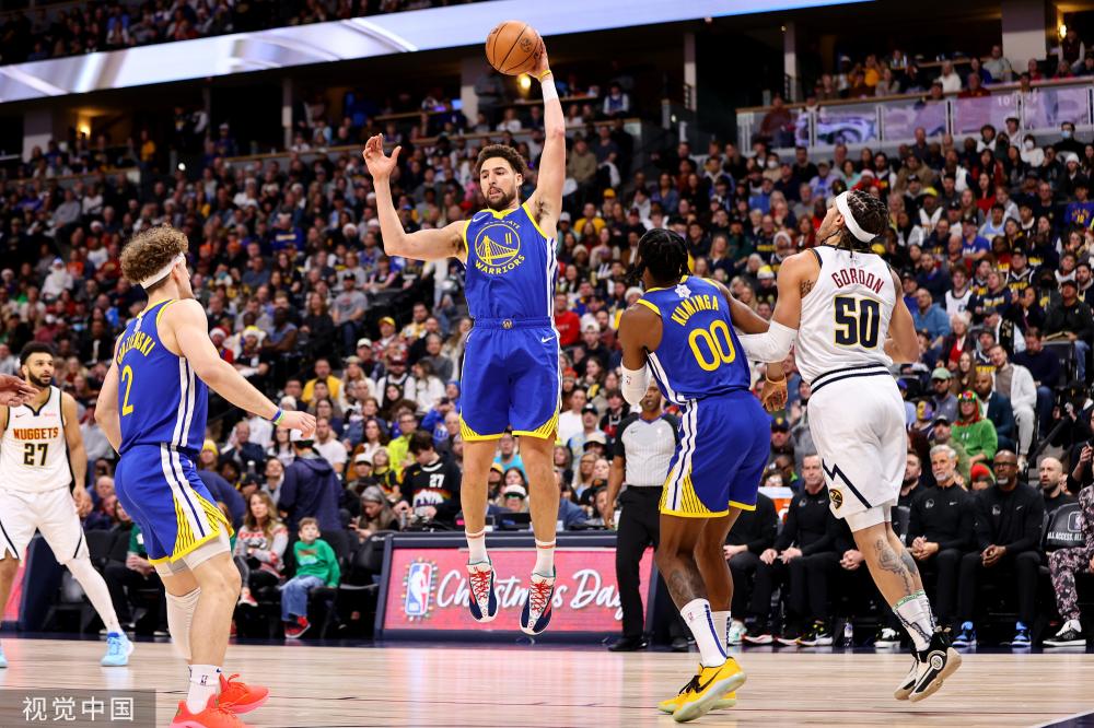 一个牵动人 一个牵动人