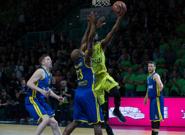 引人瞩目的 引人瞩目的